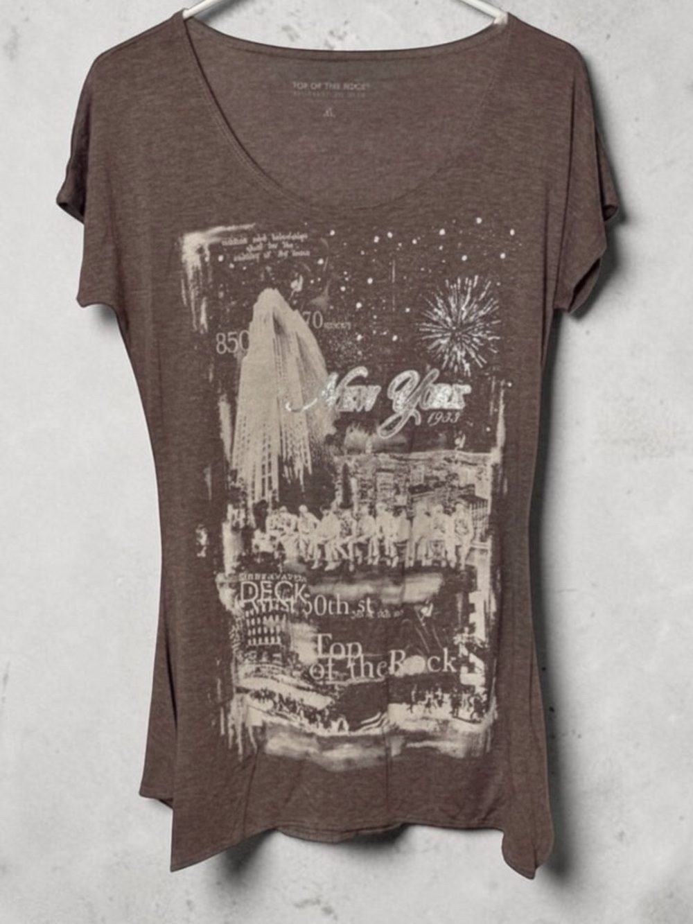 Top Of The Rock Brown Graphic Glitter New York Asymmetrical Hem Tee Size XL